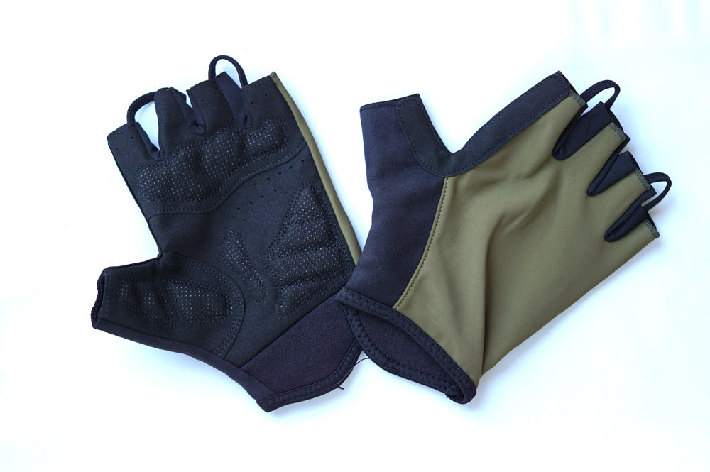 The Olive Gloves – The Black Bibs